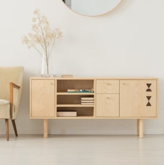 round-mirror-hanging-on-white-wall-in-real-photo-o-BFHA25S-e1615648513938.jpg round-mirror-hanging-on-white-wall-in-real-photo-o-BFHA25S-e1615648513938.jpg